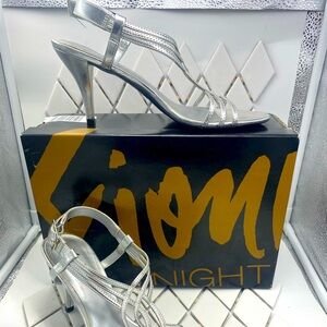 Fioni Night silver dress shoes size 8